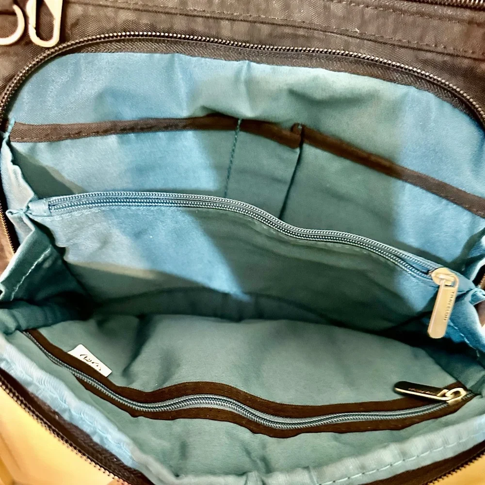 Travelon Black Front-Quilted Crossbody travel or Campus Bag - Picture 3 of 12